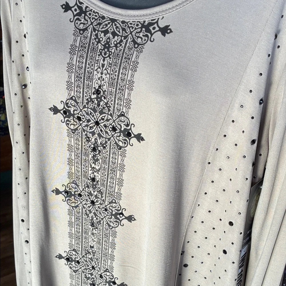 Elegant Beige and Black Women's Top - Picture 5 of 5